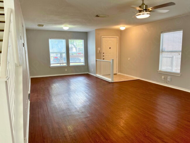 Building Photo - 8858 Roquefort