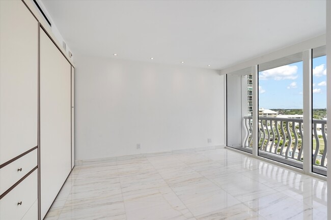 Building Photo - 2200 S Ocean Ln