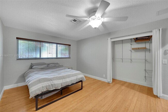 Building Photo - 1518 N Yale Dr