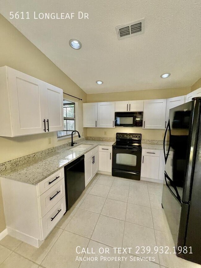 Building Photo - 5611 Longleaf Dr
