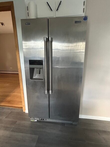 Building Photo - 5714 N Lowell Ave