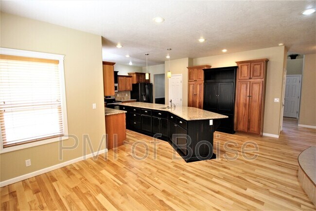 Building Photo - 1485 E Feather Nest Dr