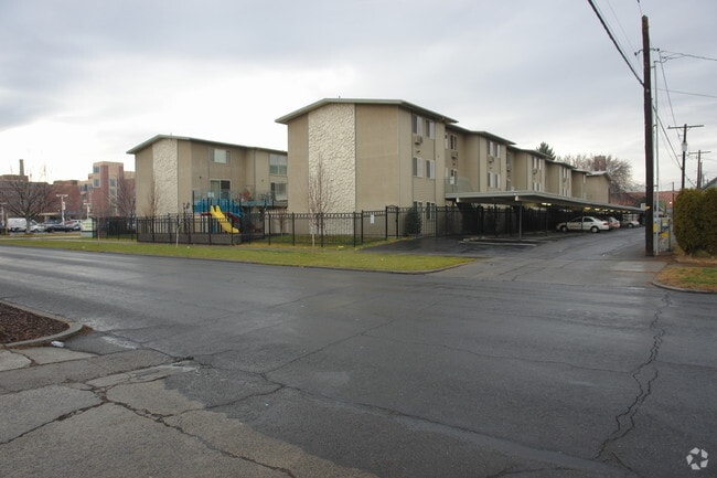 Building Photo - Sommerset Apartments