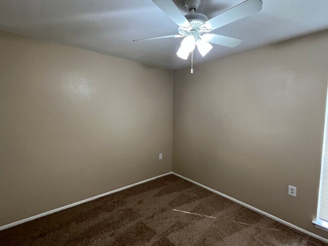 Building Photo - 103 Meadow Way