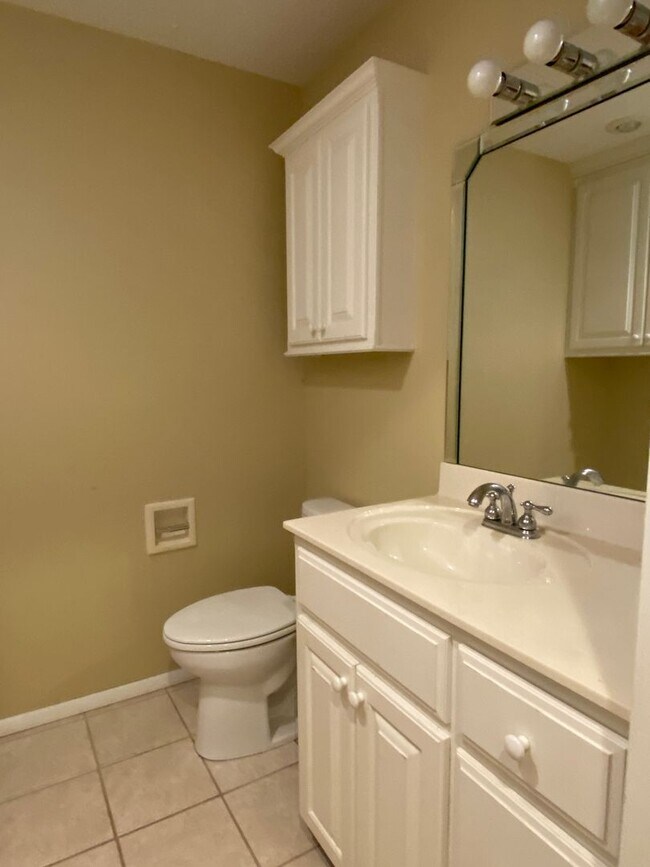 Building Photo - 3 Bed 3 Bath Home