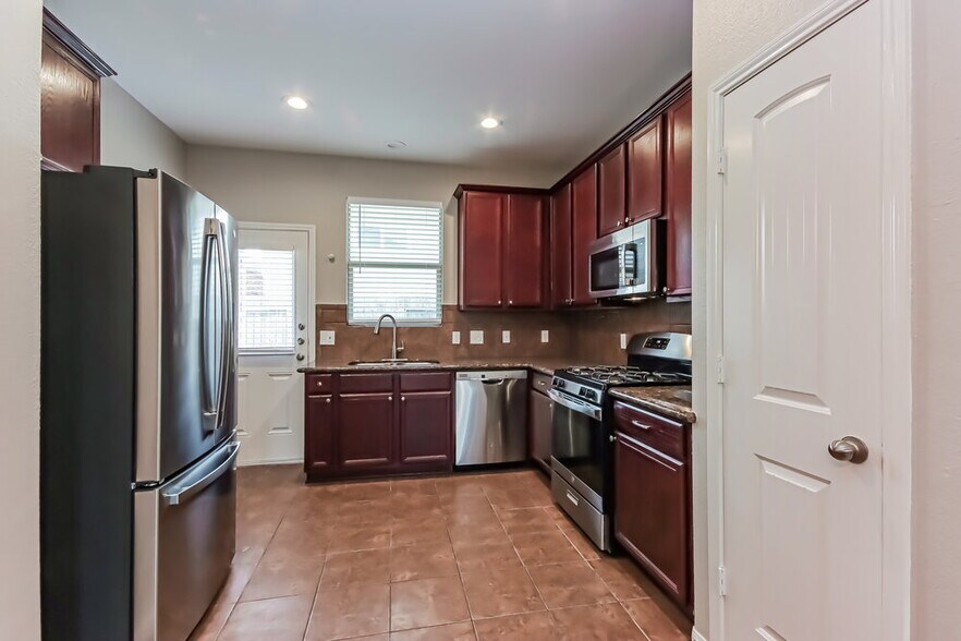 Building Photo - 17115 Amarose Dr