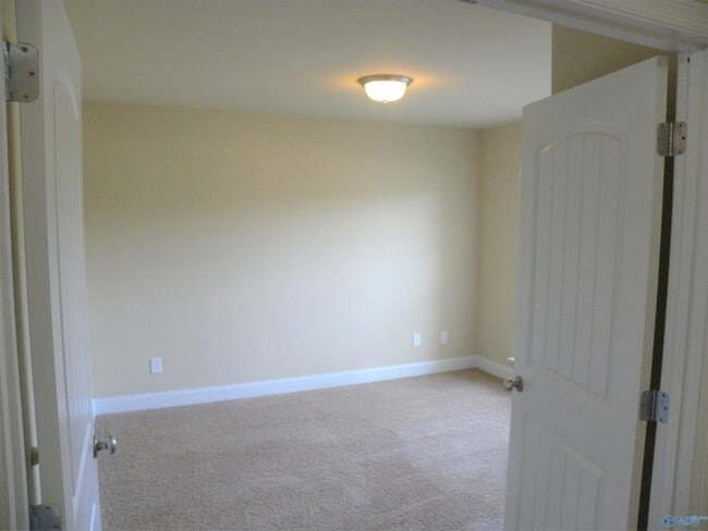 Building Photo - 202 Ashbrook Cir