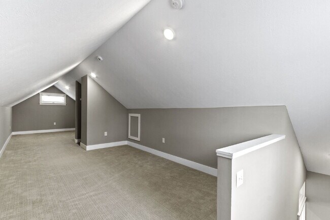 Building Photo - 1701 Barth Ave