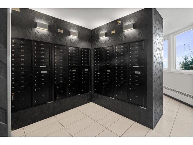 Building Photo - 433 S 7th St