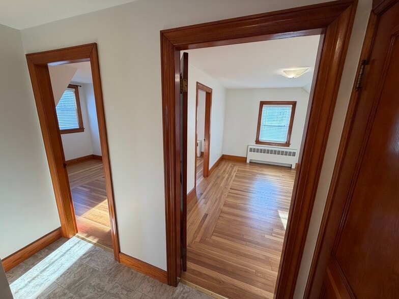 Building Photo - 964 Wellington Rd