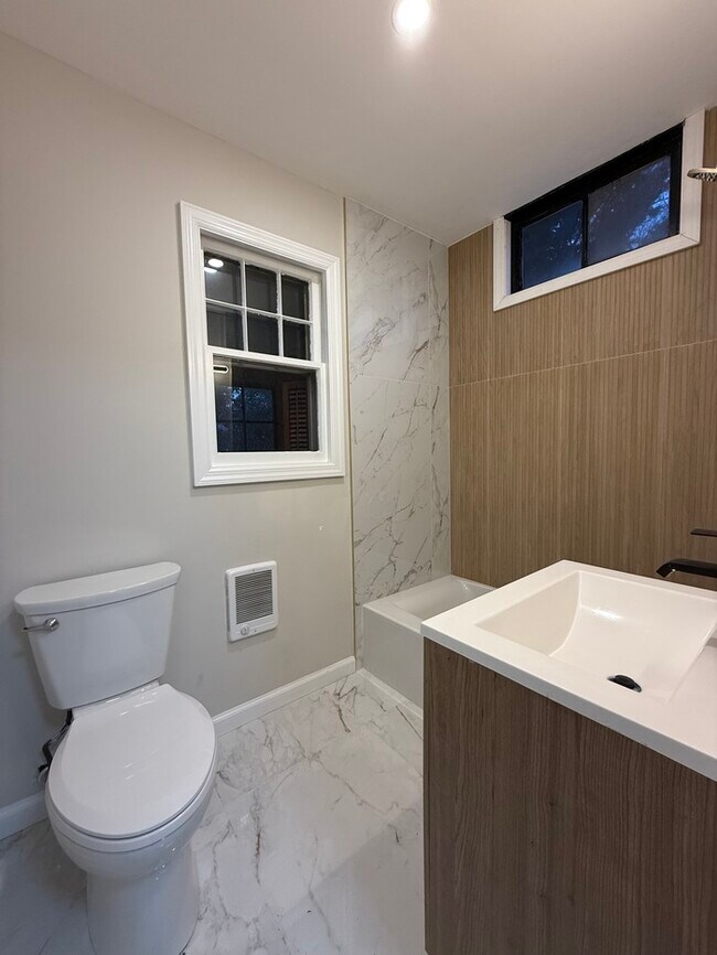 Building Photo - 255 Kawameeh Dr