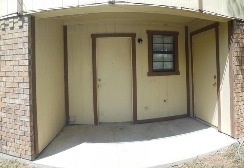 Building Photo - 4808 Rainbow Cir