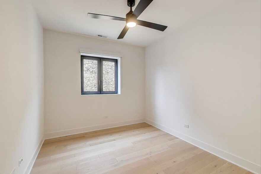 Building Photo - 1619 W Lawrence Ave