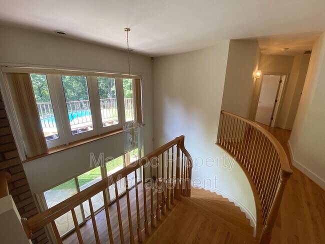 Building Photo - 11225 N Club Dr
