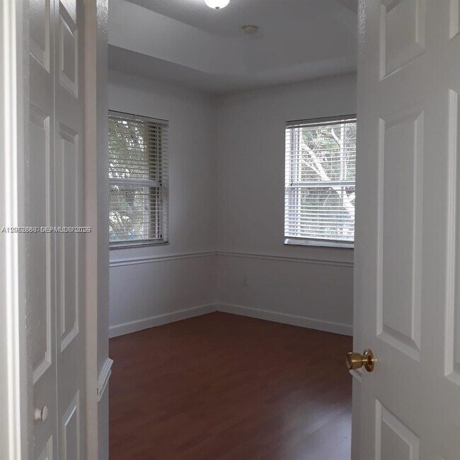 Building Photo - 1398 NE 33rd Ave