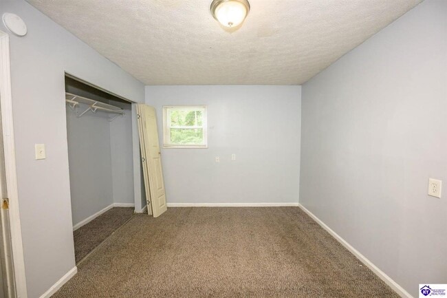 Building Photo - 244 Pinewood Dr