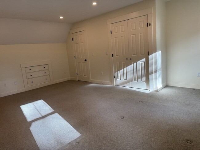 Building Photo - 147 Red Acre Rd