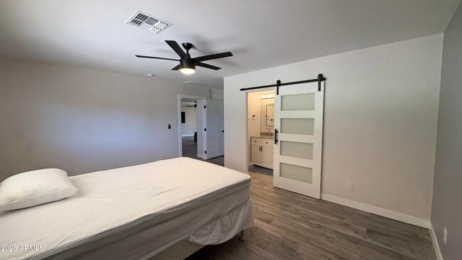 Building Photo - 4422 W Greenway Rd