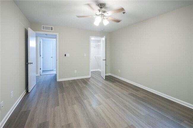 Building Photo - 3117 Colonial Way