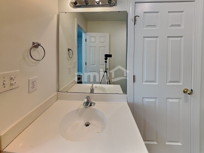 Building Photo - 2003 Monaco Ct