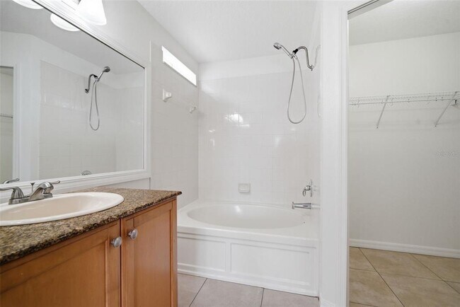 Building Photo - 10604 Lakeside Vista Dr