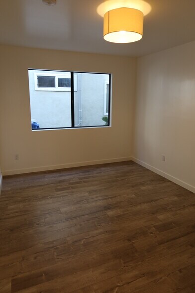 Building Photo - 18 24th Ave