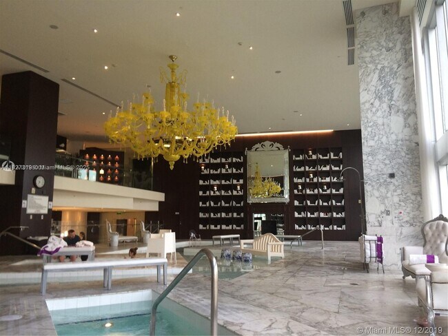 Building Photo - 495 Brickell Ave