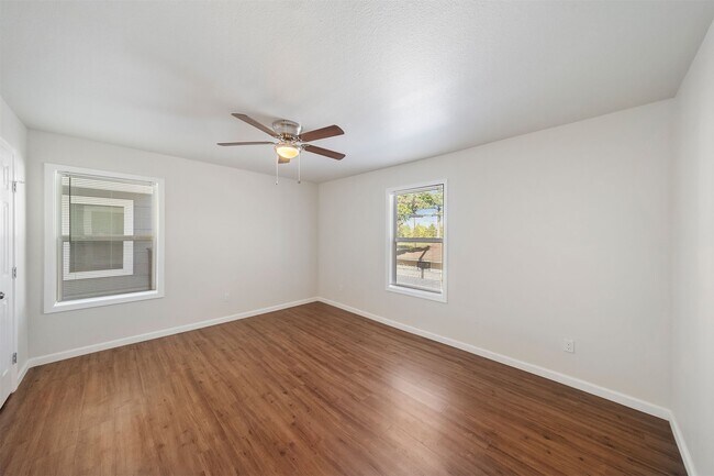 Building Photo - 6403 Sloan St