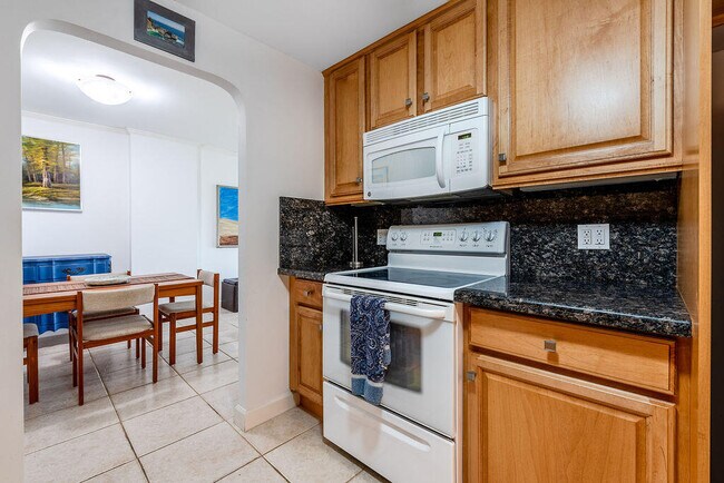 Building Photo - 951 De Soto Rd