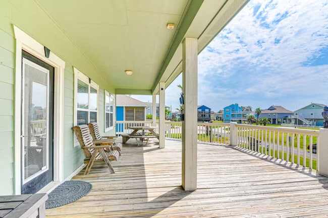 Building Photo - 3229 Castle Dr