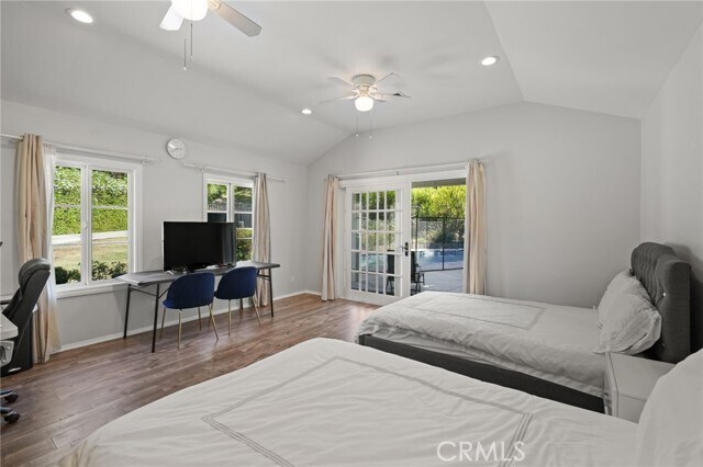 Building Photo - 18433 Tarzana Dr