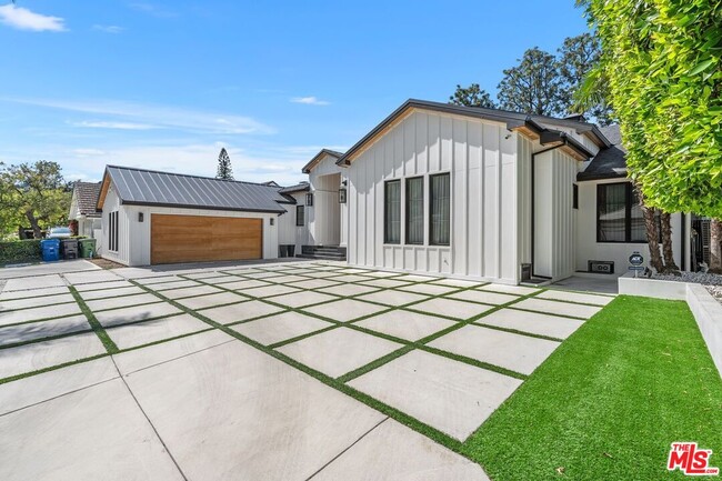 Building Photo - 16015 Valley Wood Rd