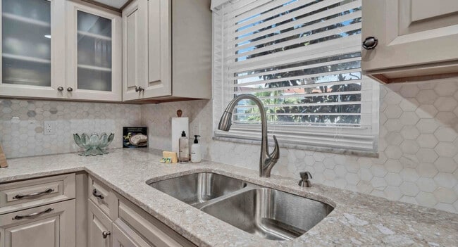 Building Photo - 925 Whelk Ct