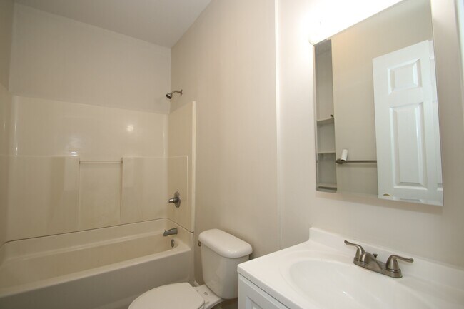 Building Photo - 324 Winthrop Ave