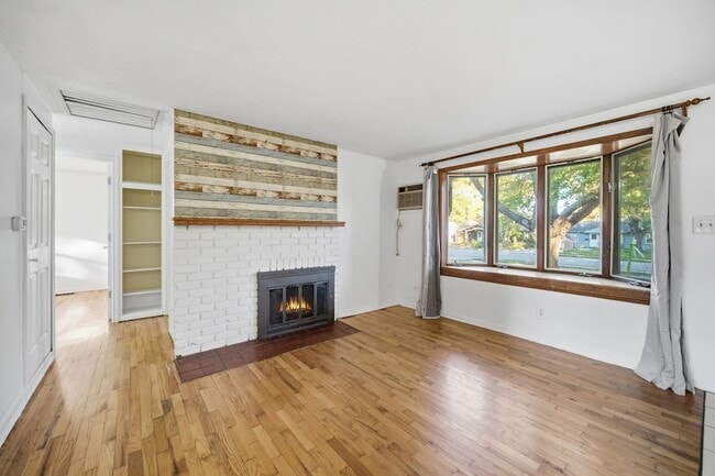 Building Photo - 212 N Knollwood Dr