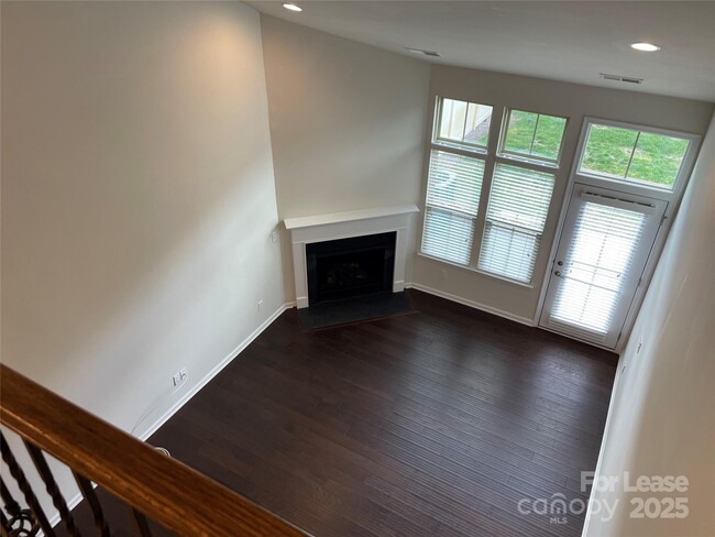 Building Photo - 11060 Discovery Dr NW