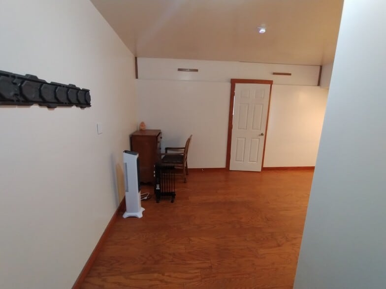 Building Photo - 1680 E Alder St