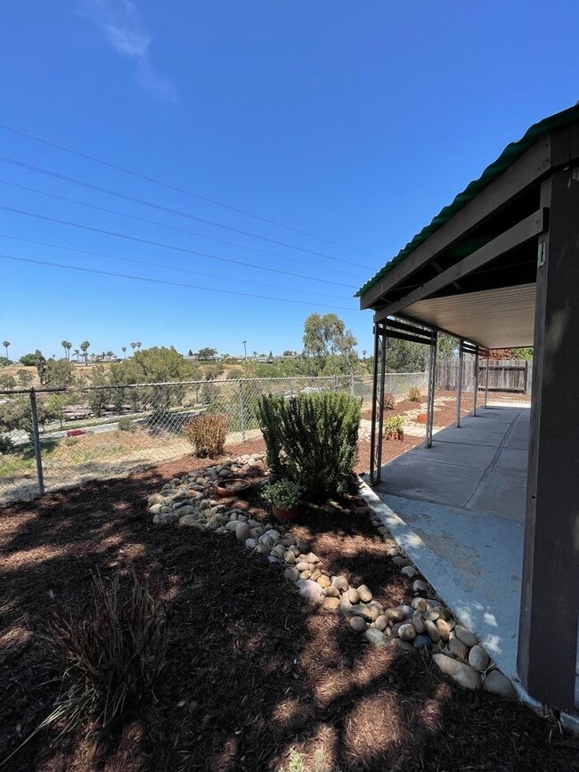 Building Photo - Terrific 3Br +/2Ba Single story house with...