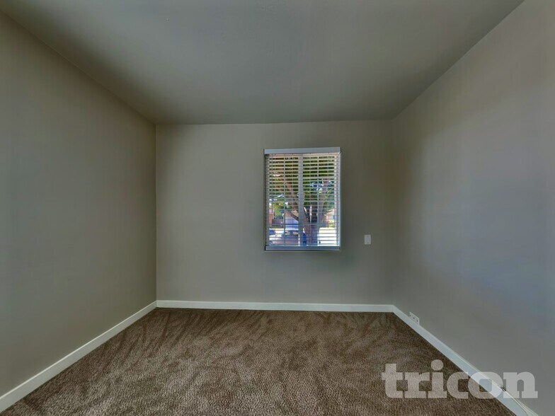 Building Photo - 6335 40th Ave