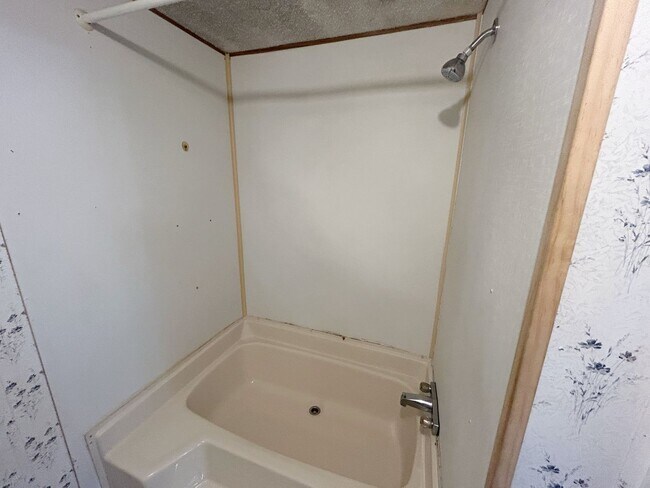 Building Photo - Mobile Home for Rent