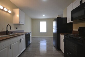 Building Photo - Vine St Duplexes