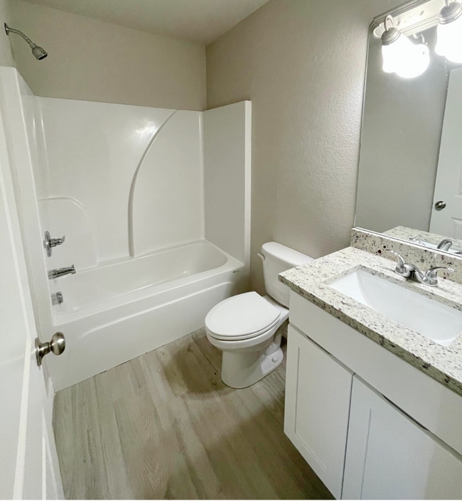 Building Photo - Close to school/Neighborhood surrounded by...