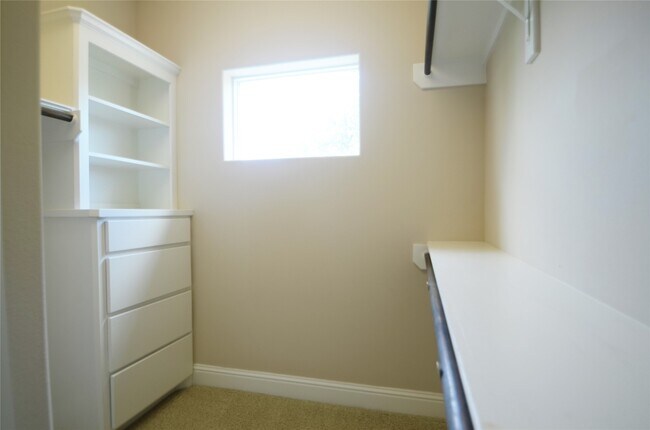 Building Photo - 8610 Ashland Way