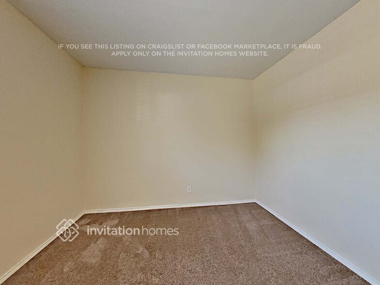 Building Photo - 1229 N Creek Dr