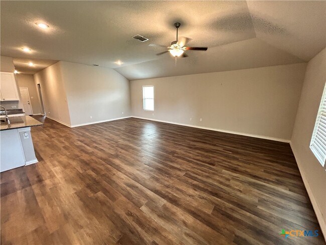Building Photo - 724 Stonemanor