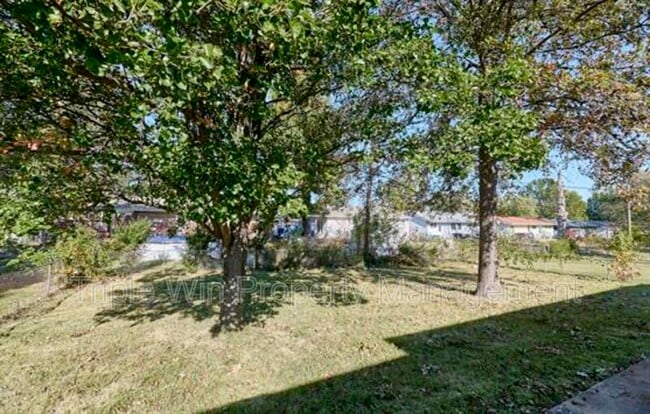 Building Photo - 1405 Willowbrook Dr