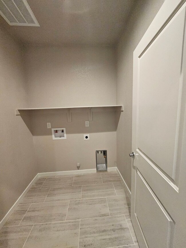 Building Photo - BRAND NEW BUILT HOME!!! 3 BEDROOM 2 BATH