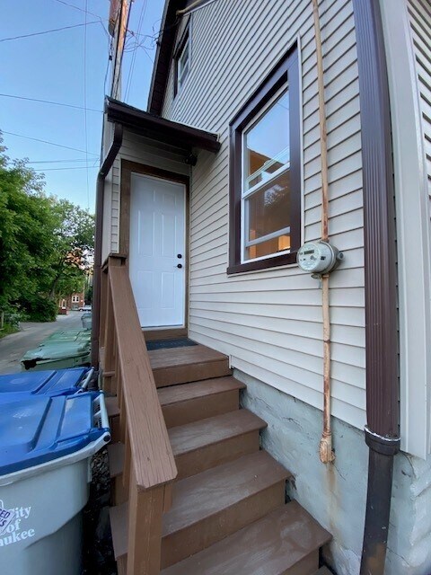 Rear Entry - 1620 N Jackson St