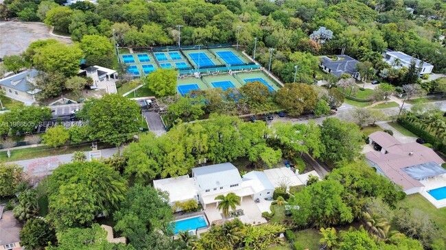 Building Photo - 6900 SW 104th St