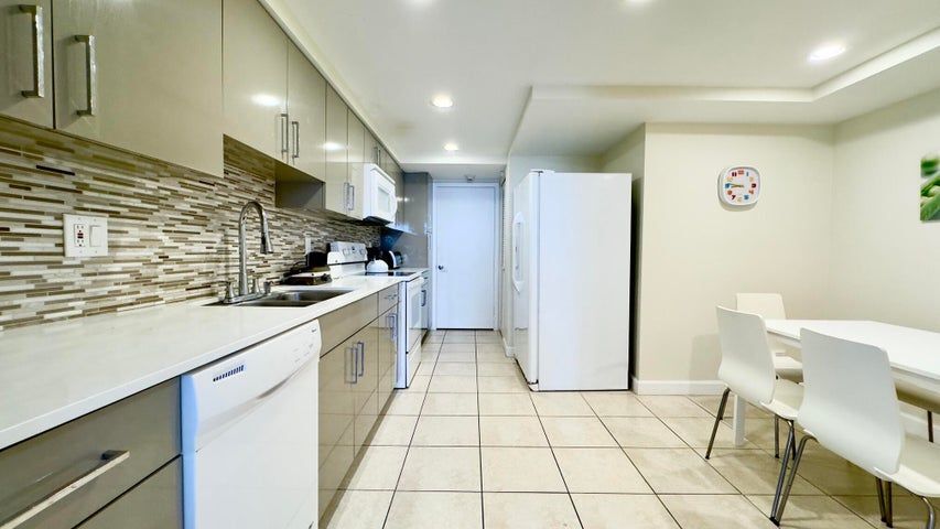 Building Photo - 5100 N Ocean Blvd